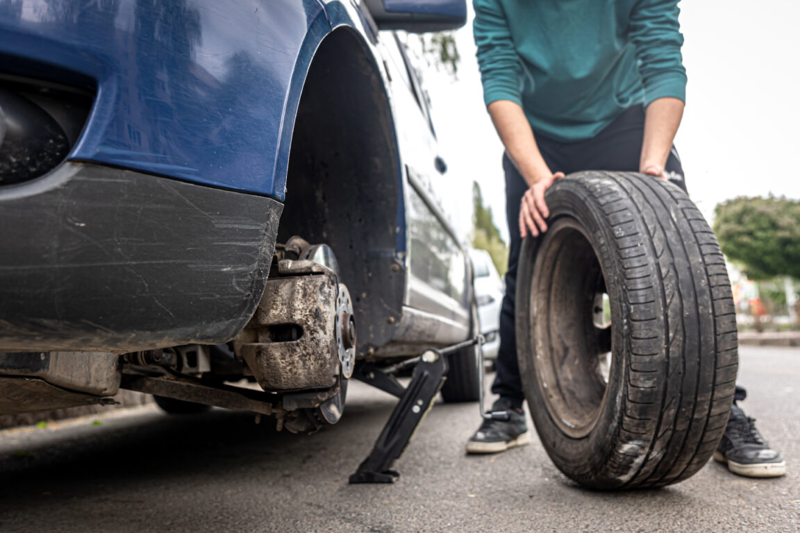 Why choose mobile car tyre repair over a garage?